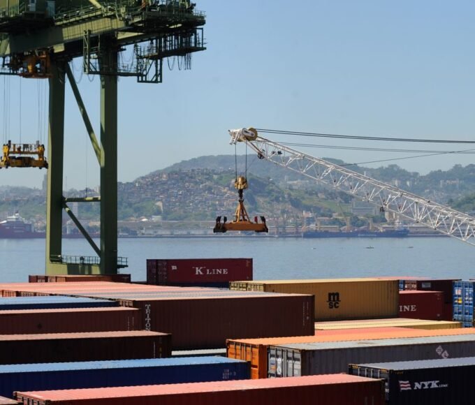 Balança comercial tem superávit de US$ 7,4 bilhões em agosto 14 24012014 porto do rio 10 0