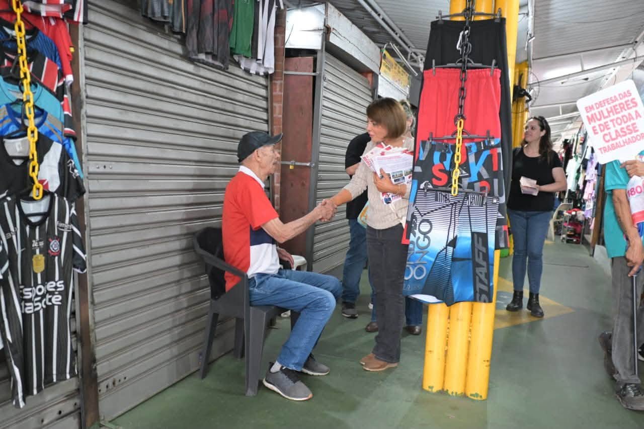 25 09 26 A Professora Bebel tomou conhecimento dos probelmas no camelodromo ao visitar o local nesta semana