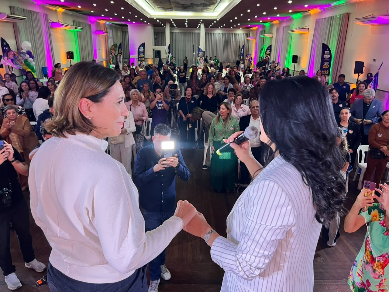 Cotada para ministra de Flávio Bolsonaro, Dani Marques vai a Santos-SP pedir voto para Rosana Valle e Tenente Coimbra 8 6
