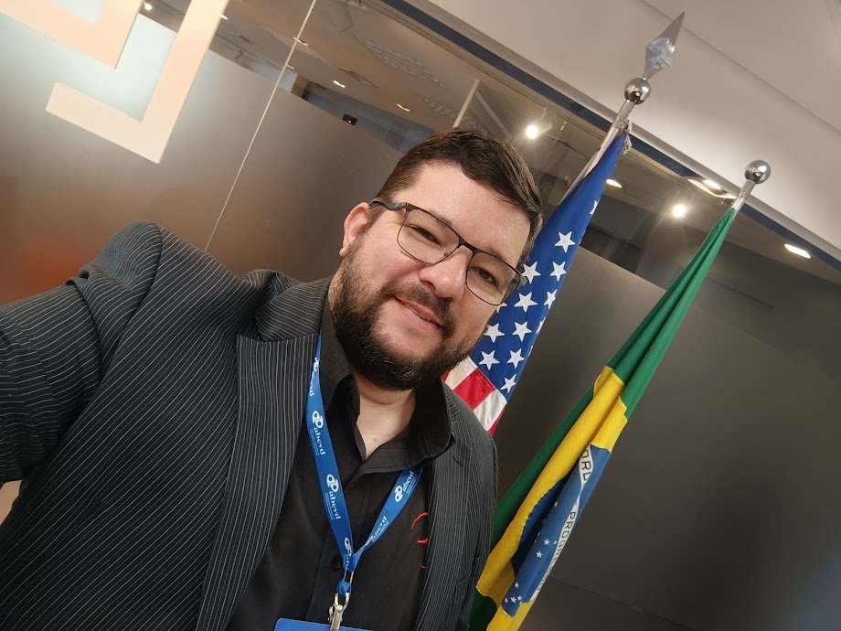 O silêncio de quem constrói e o silêncio de quem rasteja 6 Dennis Moraes