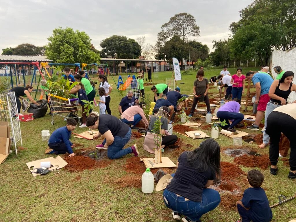 Casa da Criança Jaguari recebe projeto Movimento Verde e voluntários plantam 44 mudas 5 IMG 9440