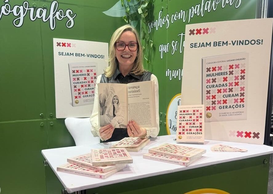 Regina Pocay participa de lançamento de livro que reúne histórias de 40 mulheres 5 Regina Pocay Bienal do Livro SP Divulgacao 1 e1789077170277