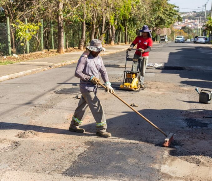 Equipes da Secretaria de Infraestrutura e Logística intensificam trabalhos de melhorias em toda a cidade 14 WhatsApp Image 2026 09 02 at 15.00.22 2