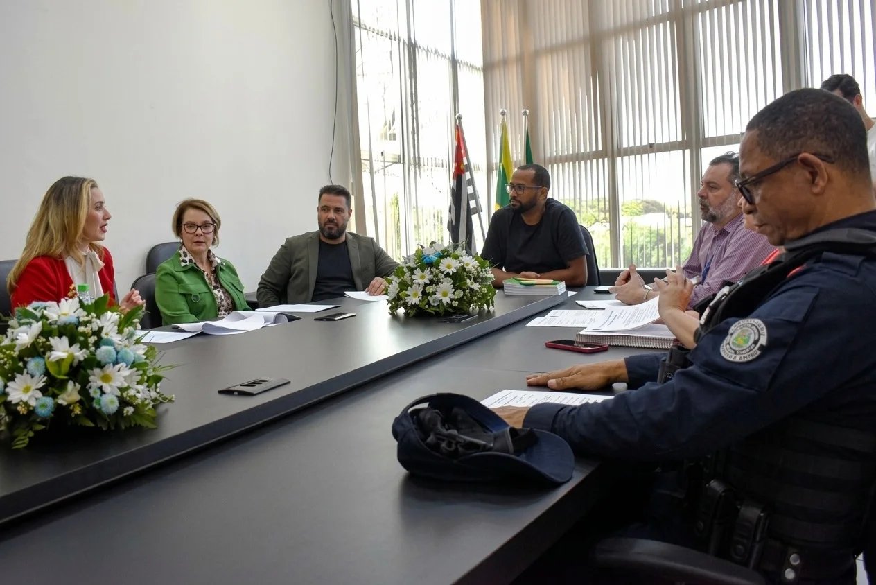 Presidente da Câmara de Santa Bárbara d’Oeste debate criação do Programa “SOS Racismo” com lideranças e entidades locais 5 camara