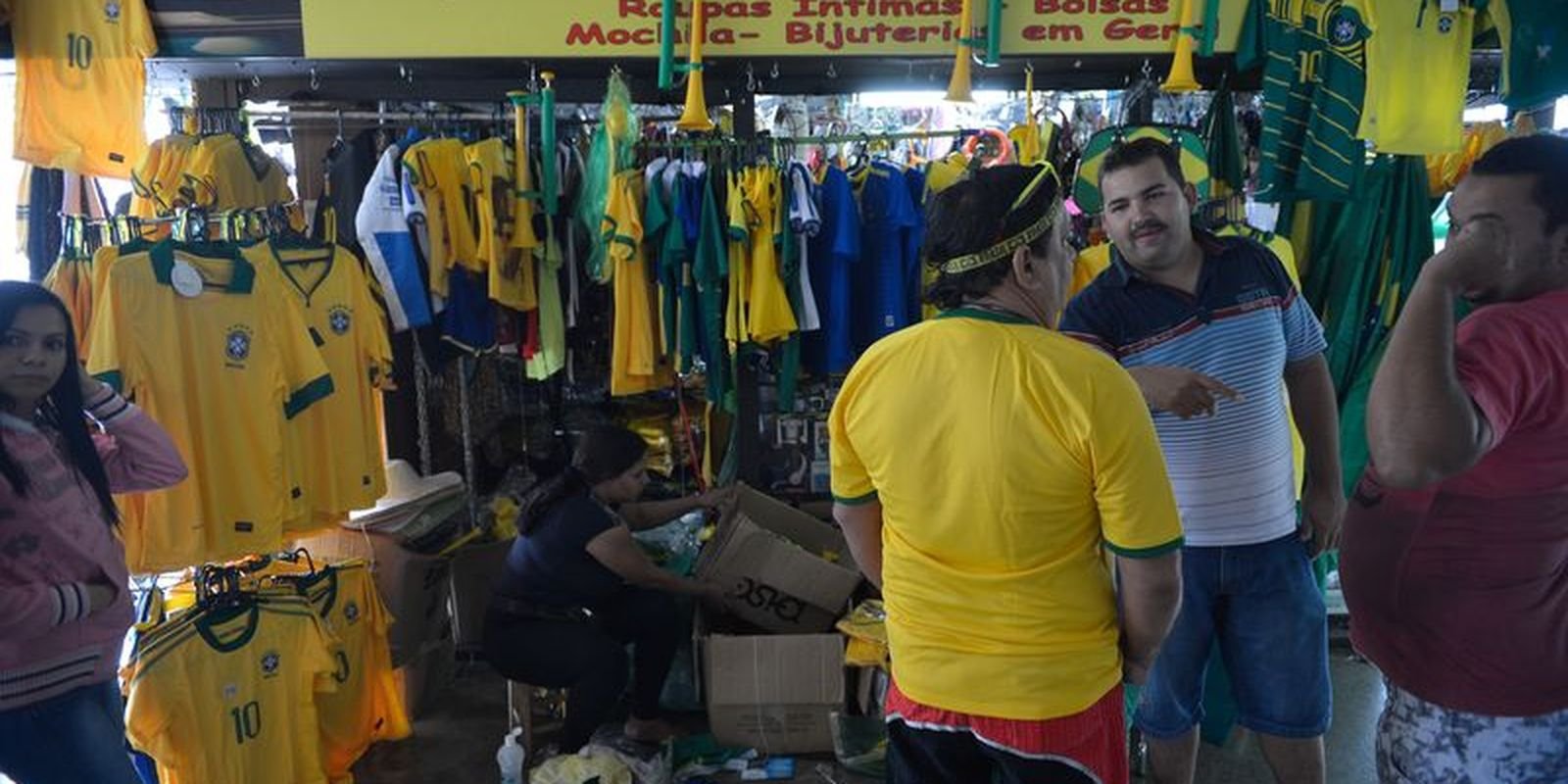 Vendas no comércio caem 0,8% em julho, com “ressaca” da Copa do Mundo 5 comercio copa