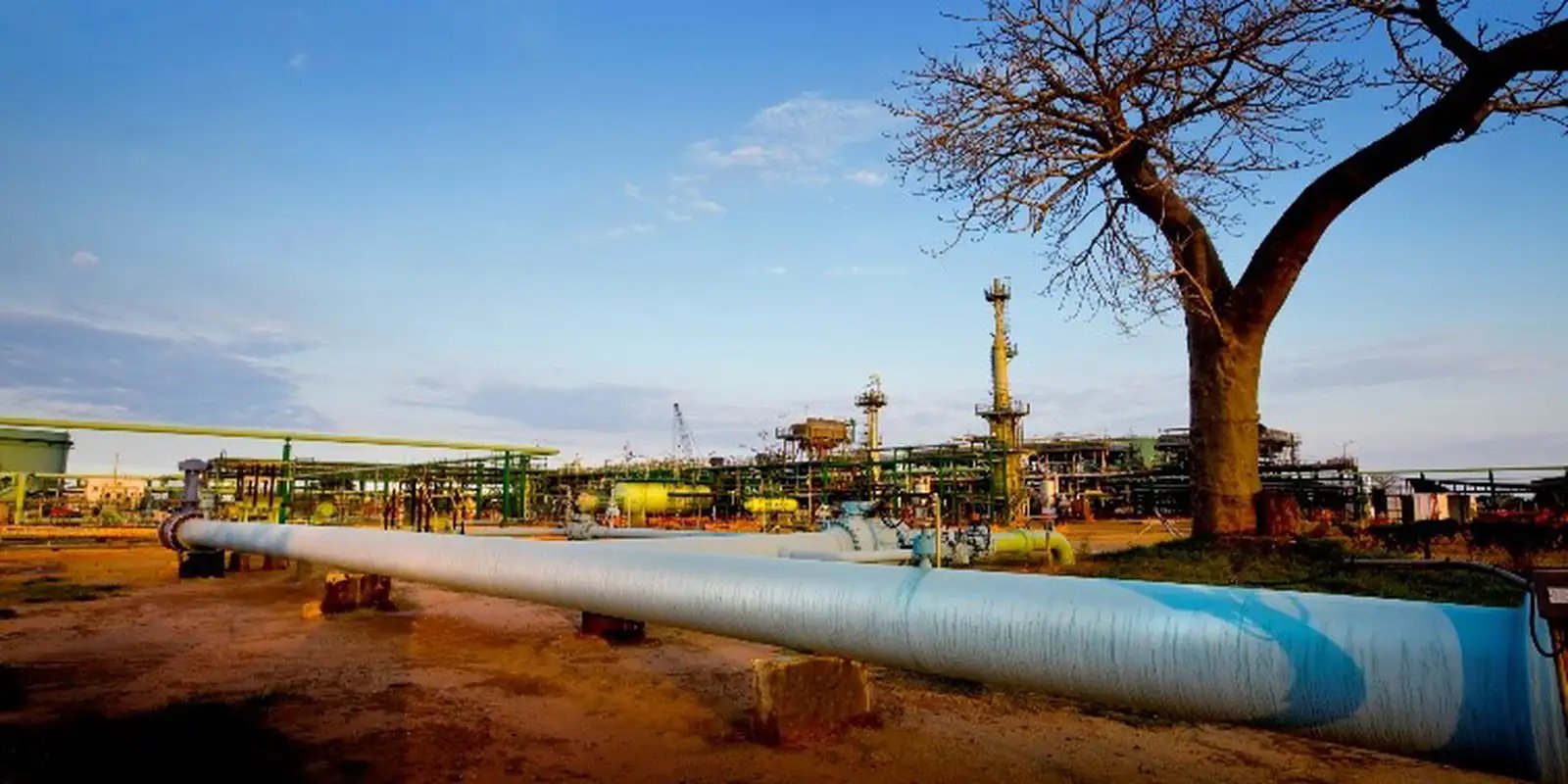 etapa intermediaria da cadeia de valor do petroleo e gas natural credito enh mocambique
