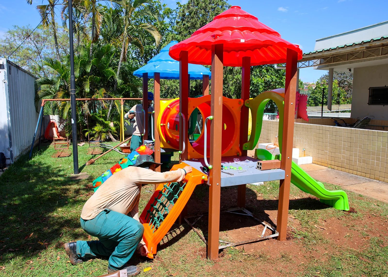 Quatro escolas municipais de Santa Bárbara recebem novos brinquedos para parquinhos 5 parque adi geraldo 04