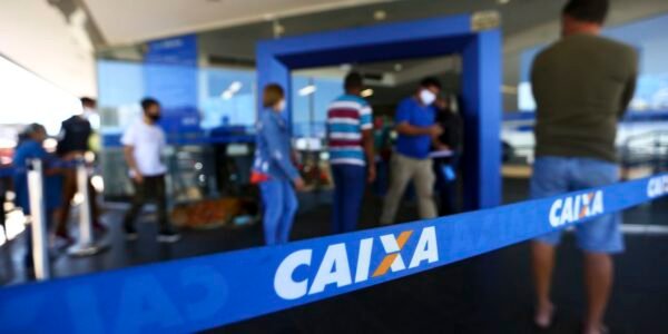 05 08 2020 fila agencia caixa