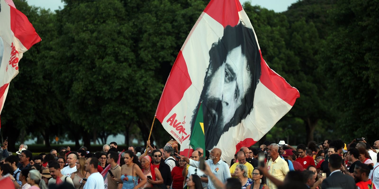 Lula e eleitores idosos se emocionam durante festa de aniversário 5 0d7a1700.jpg