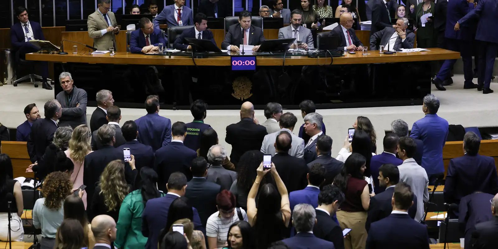 Alcolumbre marca votação da PEC pelo fim da 6x1 para quarta-feira 5 0d9a1100