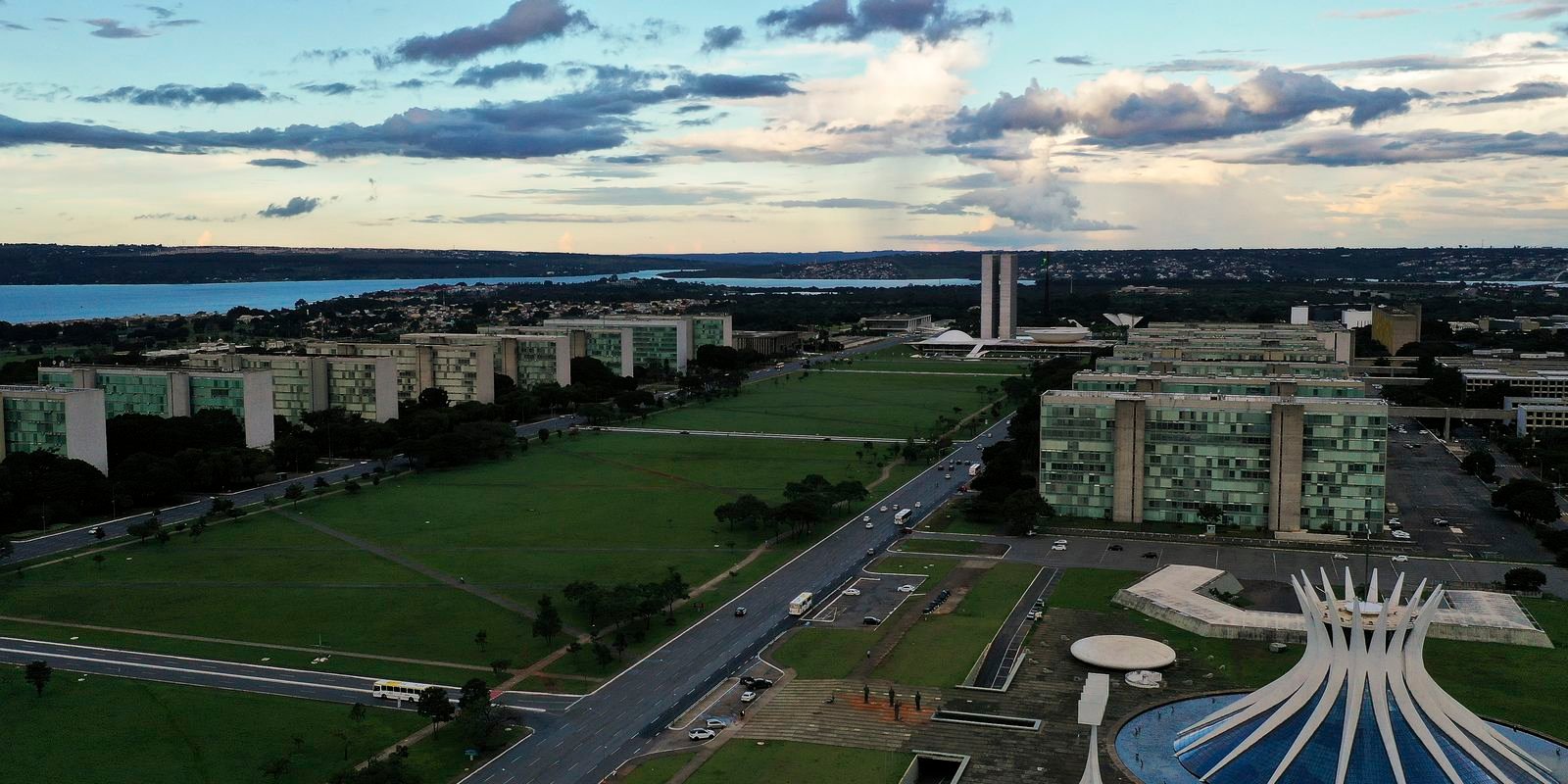 Flávio propõe retomada de privatizações enquanto Lula defende fortalecimento de empresas públicas 5 1792762039 brasilia 60 anos esplanada dos ministerios 0420202390 2
