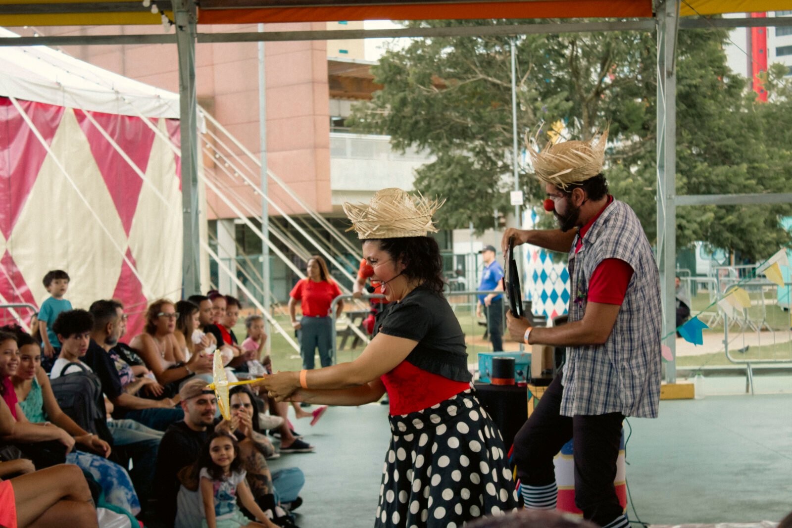 CAMILA CARNEIRO KOMBI NO CIRCO 20.JPG