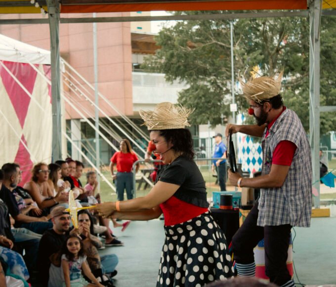 A praça vai virar picadeiro: Kombi no Circo chega a Mombuca na Praça da Matriz 14 CAMILA CARNEIRO KOMBI NO CIRCO 20.JPG