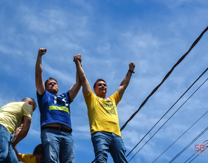 Flávio Bolsonaro e Tarcísio encerram campanha com carreata entre Santa Bárbara d’Oeste e Americana 12 CARREATA FLAVIO E TARCISIO 74