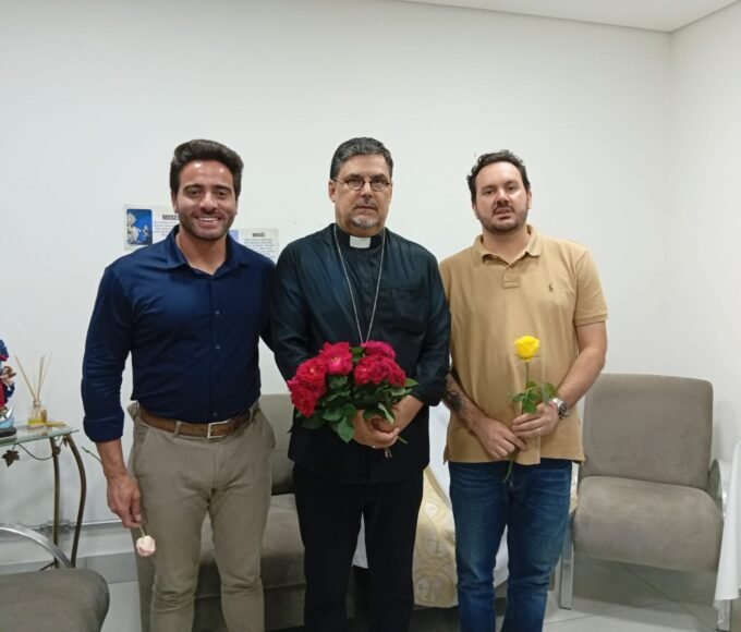 Candidatos participam de celebração religiosa e apresentam propostas em Santa Bárbara d’Oeste 14 Casa de Maria
