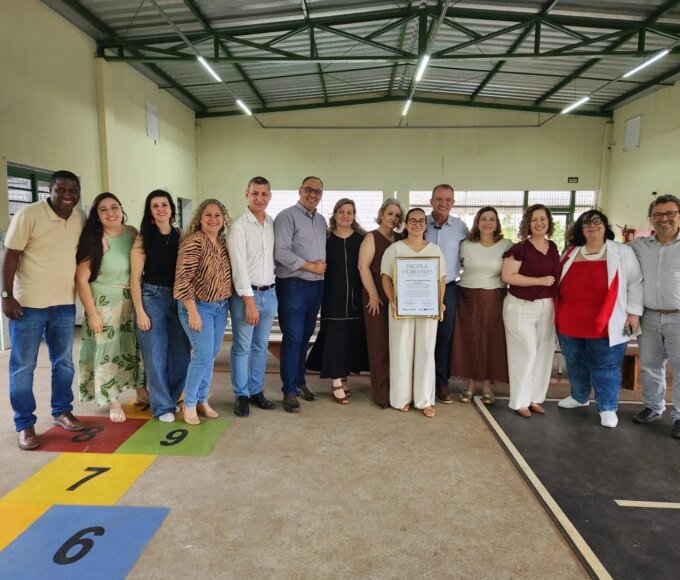 Escola municipal de Nova Odessa recebe selo Escola Ouro por excelencia educacional
