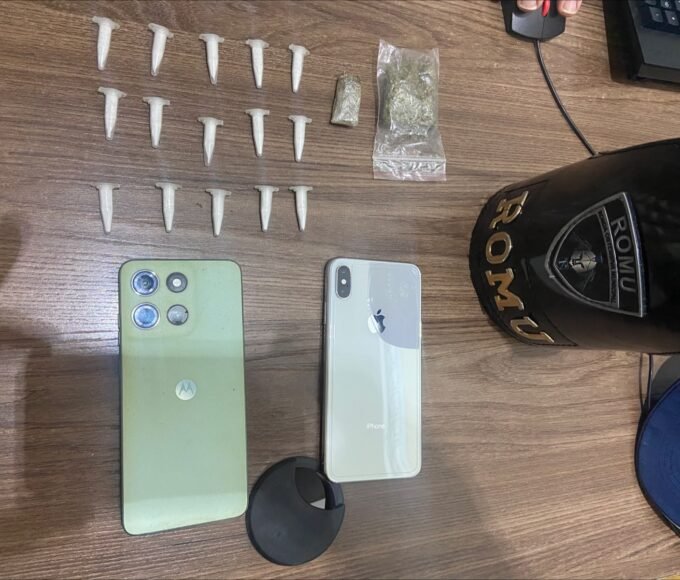 Homem é preso por tráfico de drogas no bairro Santo Antônio 14 OCORRENCIA DROGAS AV ITALIA 5 10