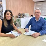 TCE emite parecer favorável às contas de 2024 da Prefeitura de Americana 10 Secretaria Simone Bruno e prefeito Chico Sardelli 2 1024x768