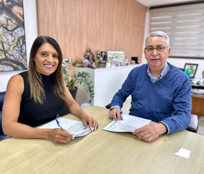 TCE emite parecer favorável às contas de 2024 da Prefeitura de Americana 14 Secretaria Simone Bruno e prefeito Chico Sardelli 2 1024x768
