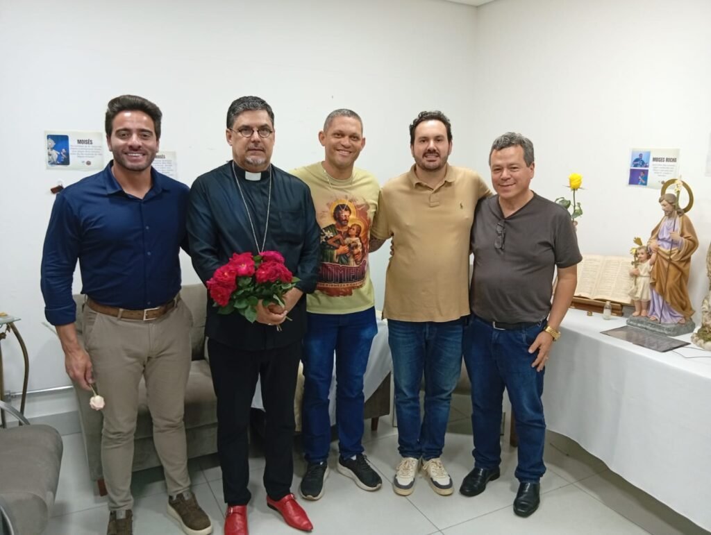 Candidatos participam de celebração religiosa e apresentam propostas em Santa Bárbara d’Oeste 6 WhatsApp Image 2026 10 02 at 10.09.38
