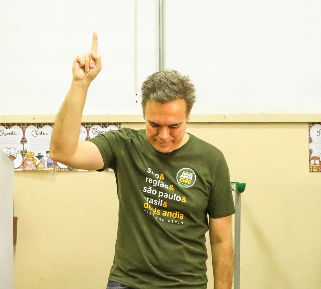 Denis Andia vota em Santa Bárbara d’Oeste e destaca campanha serena e com coração 5 WhatsApp Image 2026 10 04 at 12.08.02 e1791126699414