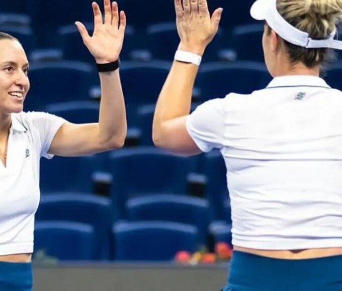 Luisa Stefani e parceira vencem campeãs olímpicas e avançam à semifinal em Pequim 14 dupla stefani vai a semi wta mil pequim 2026