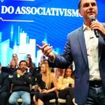 Flávio visita o pai em prisão domiciliar e recebe apoios políticos em São Paulo 10 flavio bolsonaro associativismo vittor salles