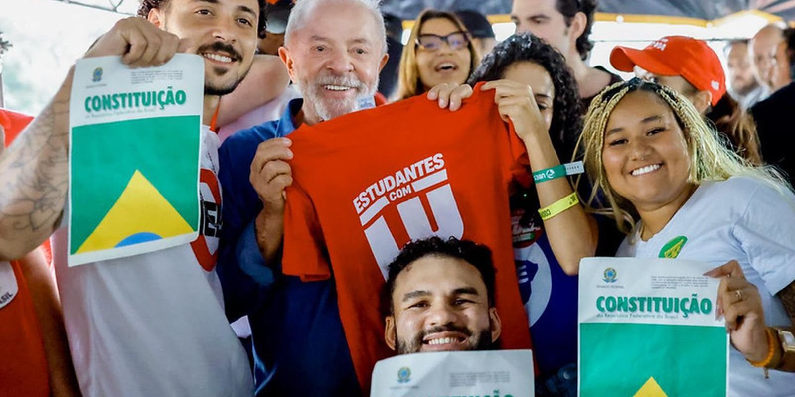 Lula garante versão universitária do “Pé de Meia” caso seja reeleito 5 lula com estudantes