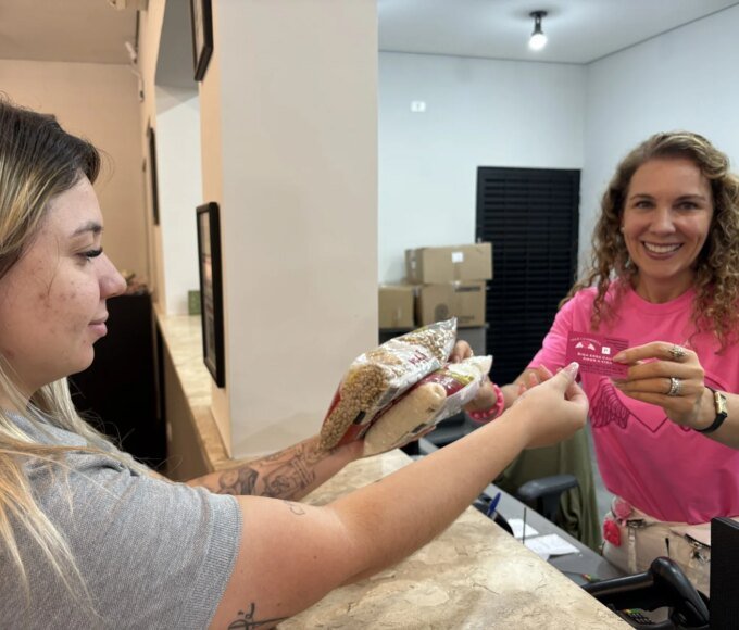 Rosa do Bem inicia nesta quinta-feira troca do vale-camiseta para a 16ª Caminhada Por Amor à Vida 14 rosa do bem 2