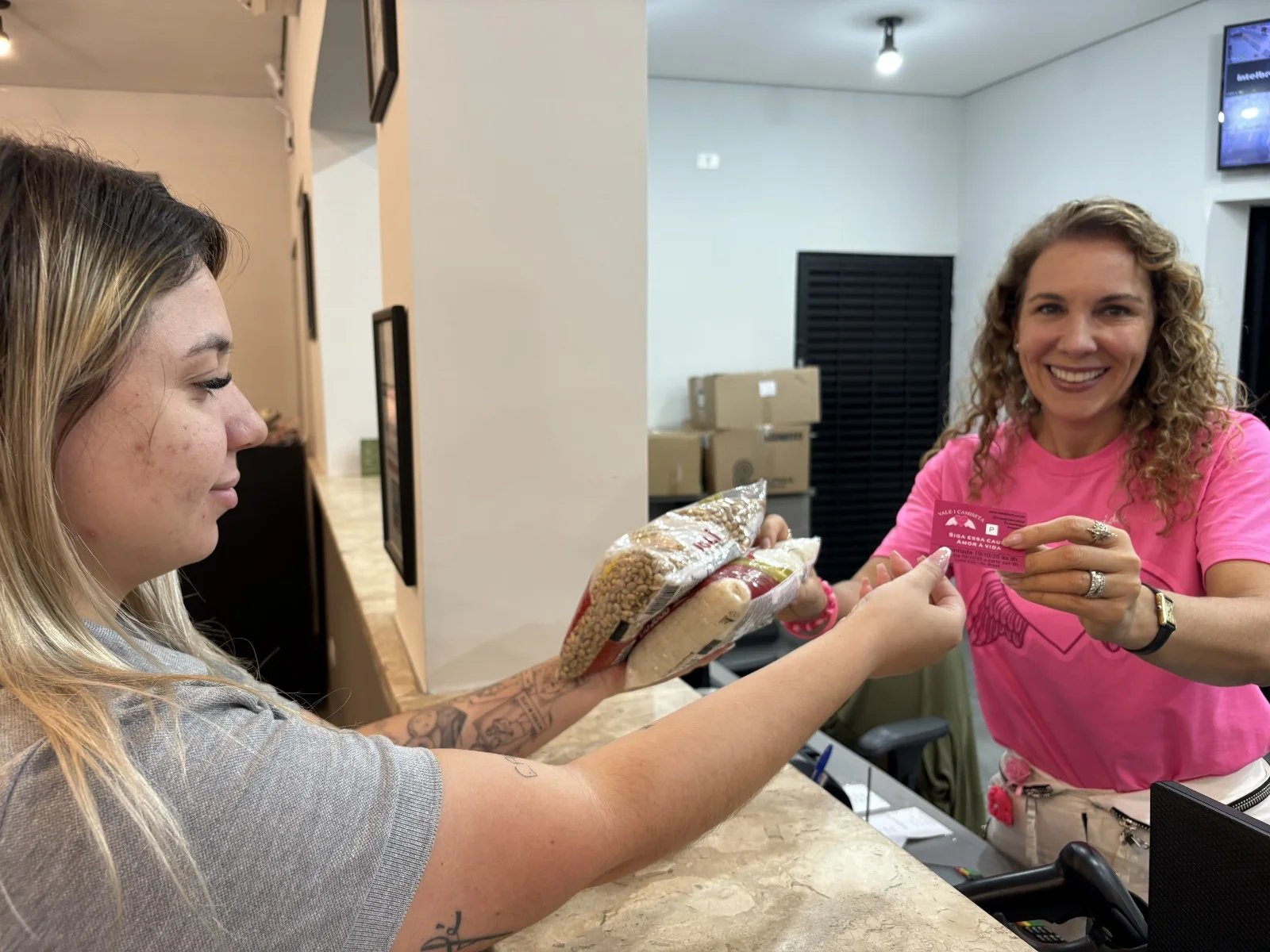 Rosa do Bem inicia nesta quinta-feira troca do vale-camiseta para a 16ª Caminhada Por Amor à Vida 5 rosa do bem 2