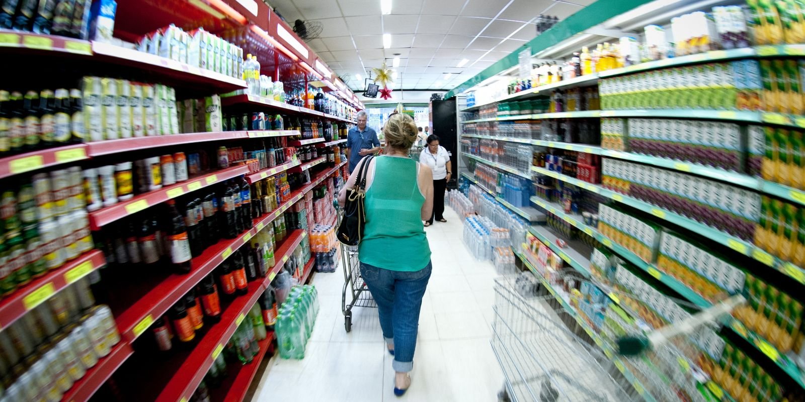 Produção industrial cai 0,6% de julho para agosto, diz IBGE 5 supermercados dia 8